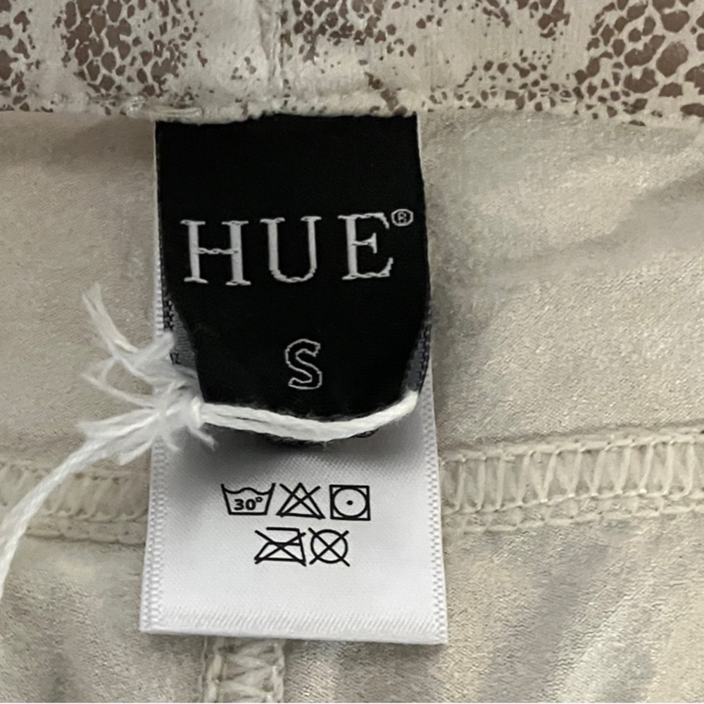 HUE Cream Patterned Leggings - Picture 2 of 11